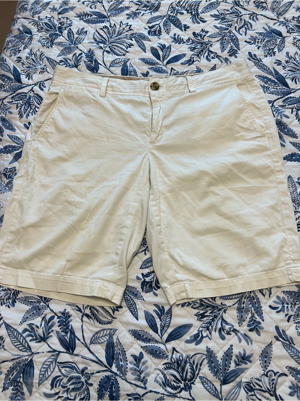 Banana Republic Cream Cotton Bermuda Shorts